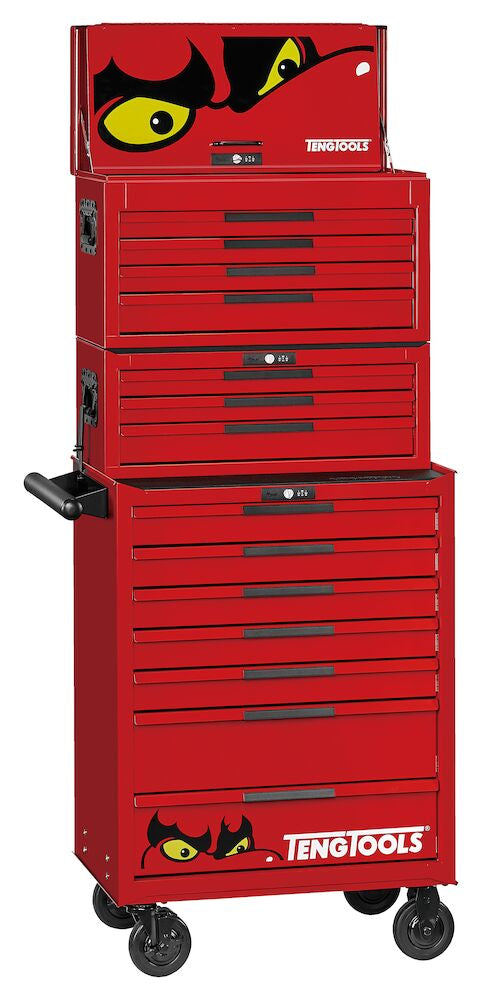 The TengTools 26" PRO35™ stacked tool kit in matte red TKS26R1034T is comprehensive with 1034 pieces, designed to meet the needs of professionals in various industrial sectors. The tool storage unit measures 680 mm in width, 460 mm in depth, and 1590 mm in height with the castors mounted. The base of the storage unit consists of the TSW26R7 roller cabinet, which has seven drawers: five measuring 75 mm in height and two larger ones at 154 mm, each with a 40 kg capacity.