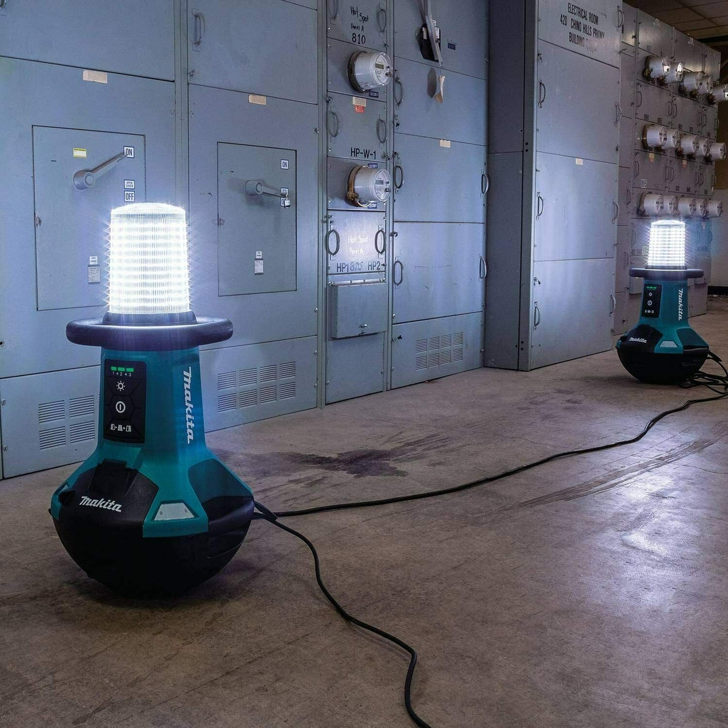 Makita DML810/2 18V LXT Li‑Ion Cordless Self Righting 5500 Lumen LED Site Light