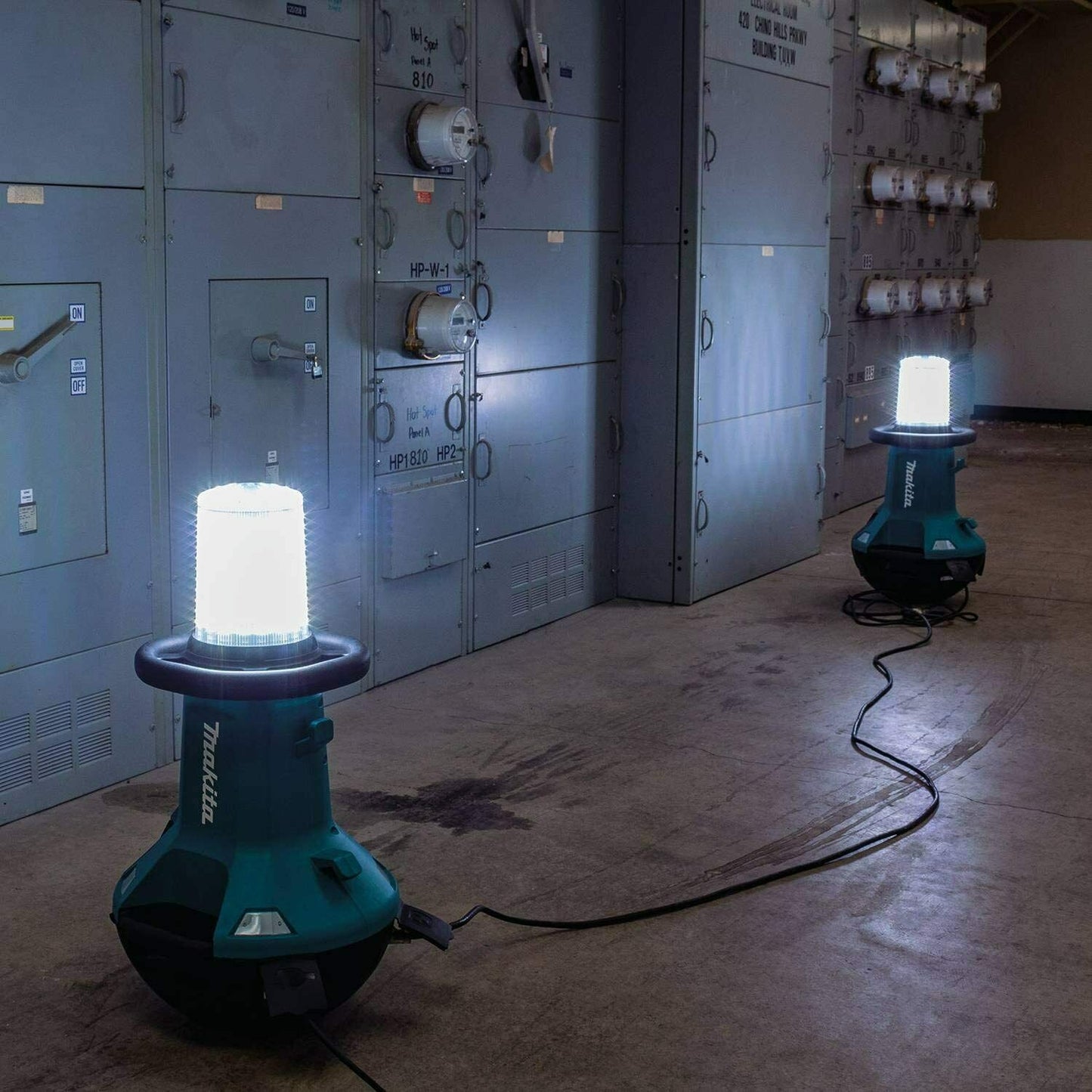 Makita DML810/2 18V LXT Li‑Ion Cordless Self Righting 5500 Lumen LED Site Light