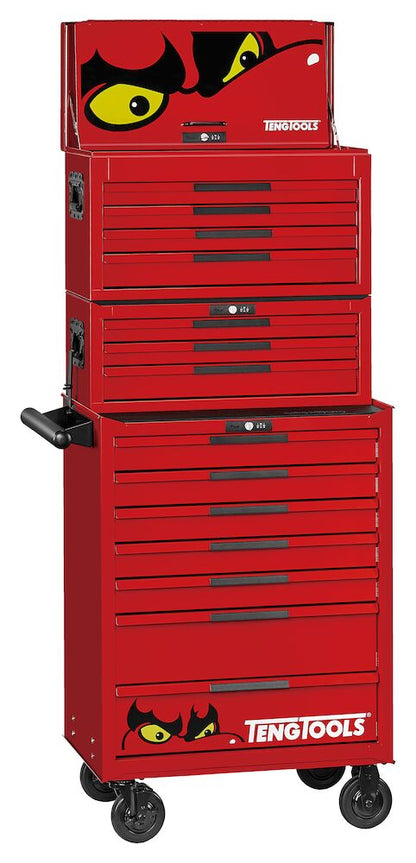The TengTools 26" PRO35™ stacked tool kit in matte red TKS26R1034T is comprehensive with 1034 pieces, designed to meet the needs of professionals in various industrial sectors. The tool storage unit measures 680 mm in width, 460 mm in depth, and 1590 mm in height with the castors mounted. The base of the storage unit consists of the TSW26R7 roller cabinet, which has seven drawers: five measuring 75 mm in height and two larger ones at 154 mm, each with a 40 kg capacity. 
